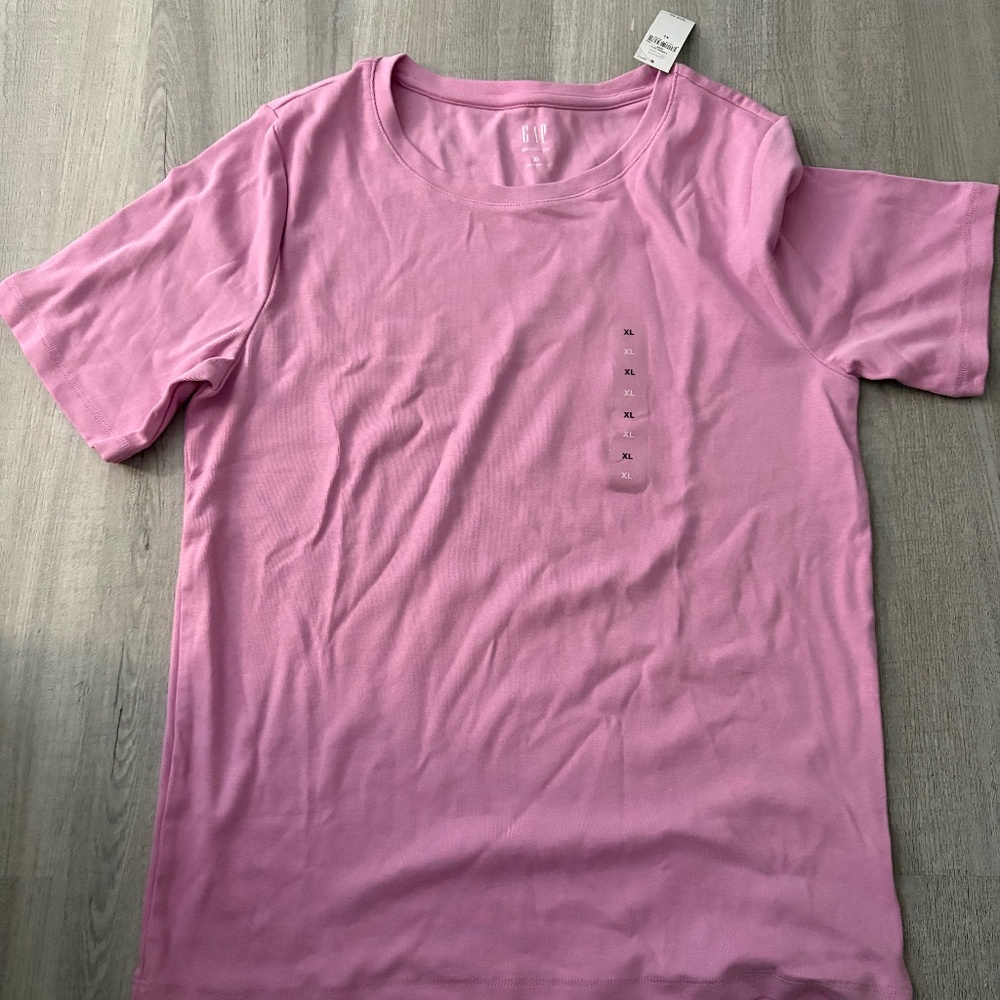 New Gap tee shirt